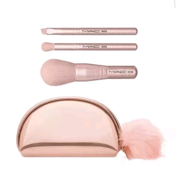 MAC Cosmetics Other - MAC SNOW BALL BRUSH KIT/MINI BRUSH BAG.